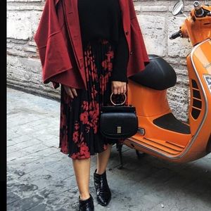 Mid skirt with flower pattern